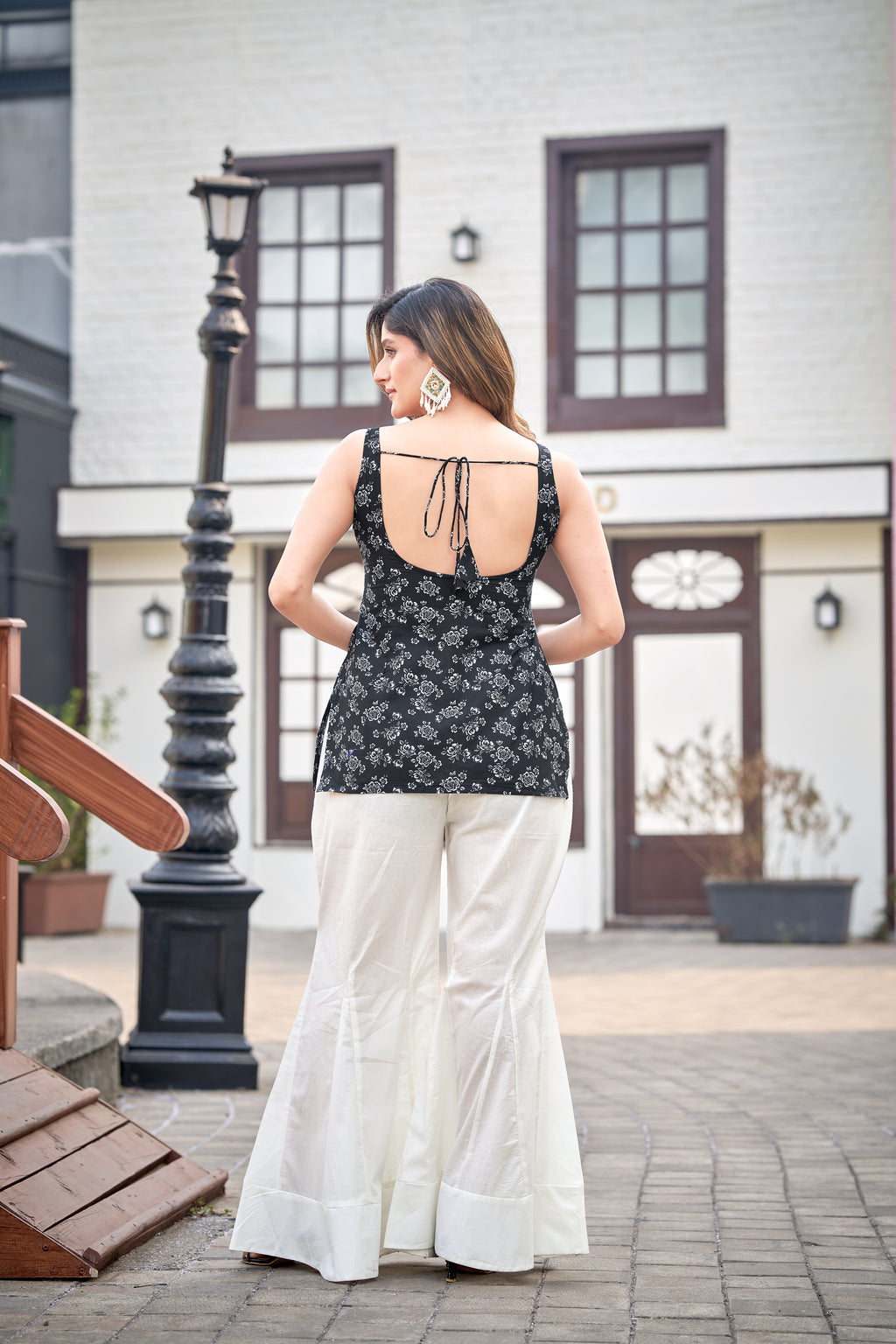 Sleeveless Floral Print Tie-Back Kurti