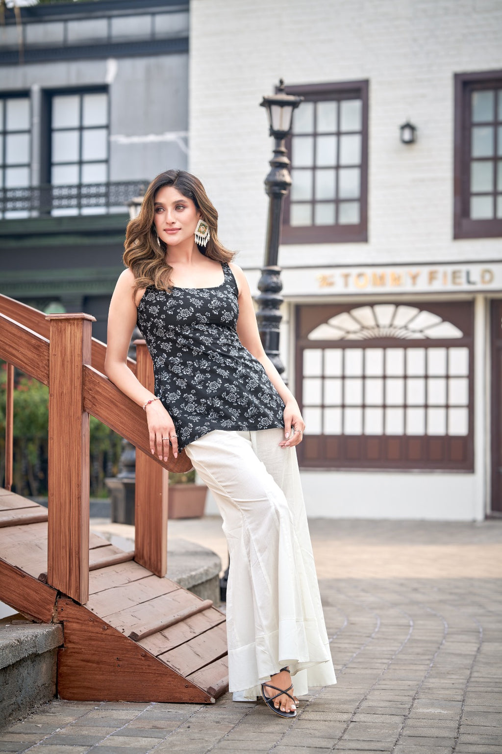 Sleeveless Floral Print Tie-Back Kurti